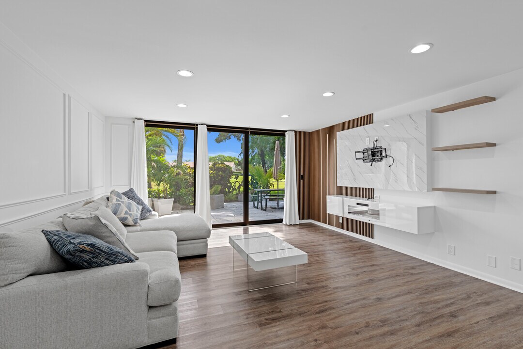 4469 Luxemburg Ct in Greenacres, FL - Building Photo
