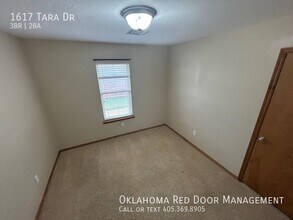 1617 Tara Dr in Moore, OK - Building Photo - Building Photo