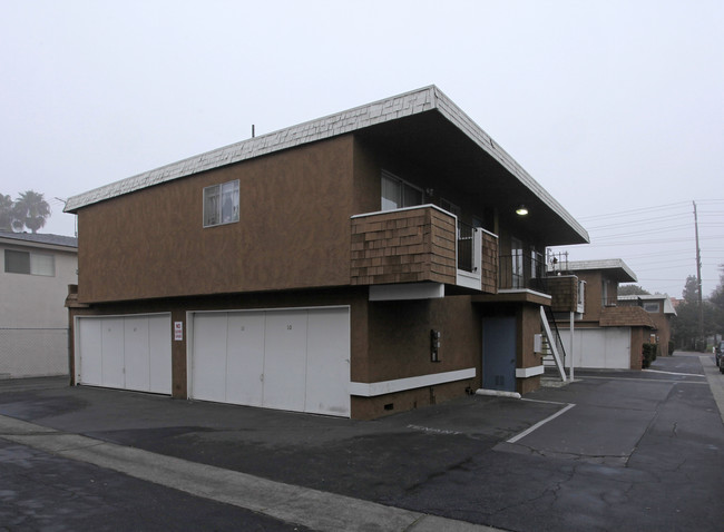 377 Wilson St in Costa Mesa, CA - Foto de edificio - Building Photo