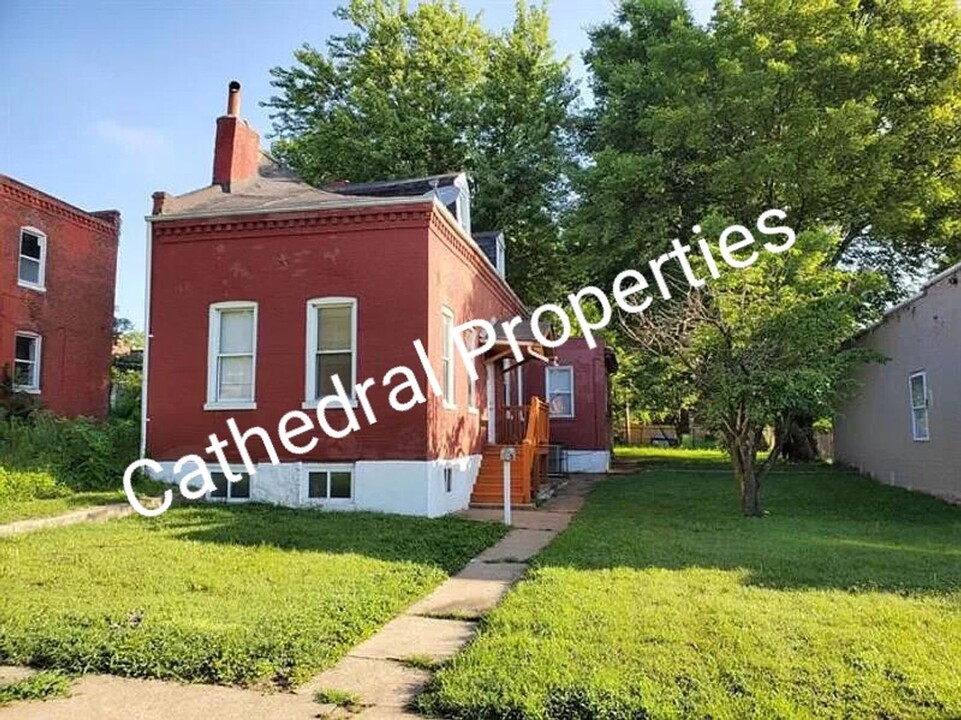 2211 Alberta St in St. Louis, MO - Building Photo