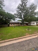 114 Oak Ln Dr in Gatesville, TX - Building Photo