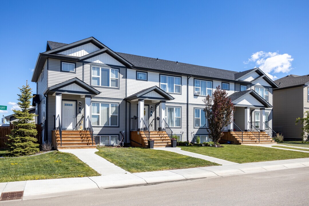 22 Latoria Crt in Red Deer County, AB - Building Photo