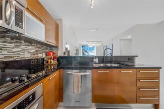 253 NE 2nd St, Unit 1109 in Miami, FL - Building Photo - Building Photo