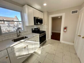 328 Bloomfield Ave in Caldwell, NJ - Building Photo - Building Photo