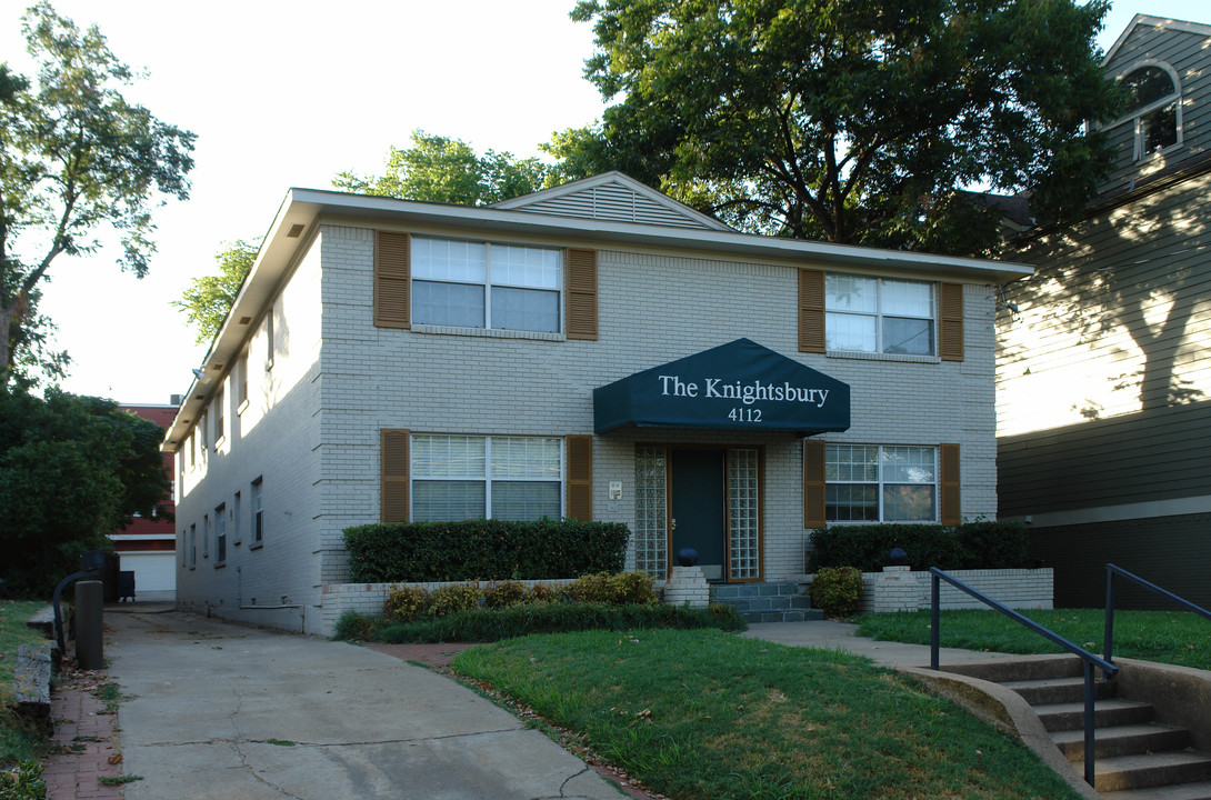 The Knightsbury Condo in Dallas, TX - Building Photo