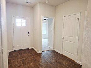 1327 Camden Ln in Lockhart, TX - Building Photo - Building Photo