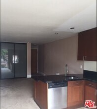 6151 Orange St-Unit -221 in Los Angeles, CA - Building Photo - Building Photo