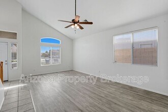 17516 W Maui Ln in Surprise, AZ - Building Photo - Building Photo