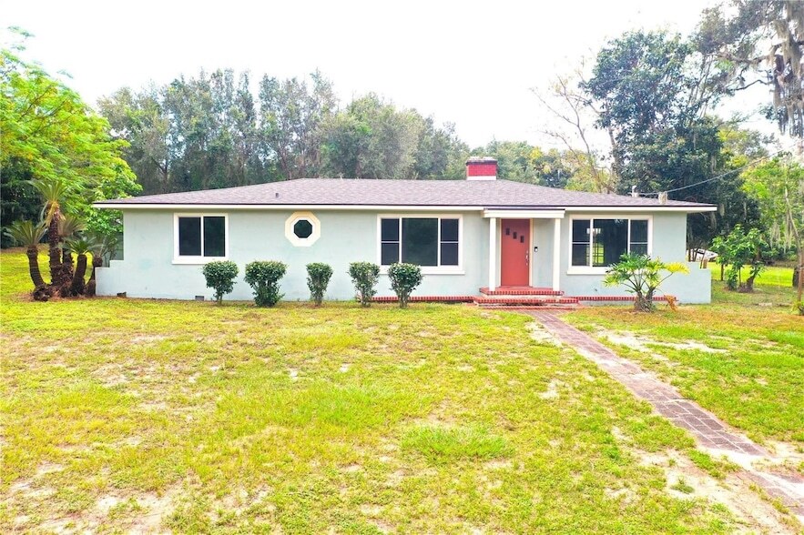 9160 Guava St in Yalaha, FL - Building Photo