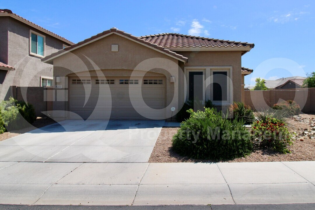 5217 S 17th St in Phoenix, AZ - Building Photo