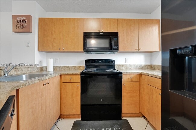 8730 N Sherman Cir in Miramar, FL - Building Photo - Building Photo