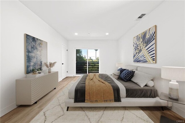 6704 1/2 Kester Ave in Los Angeles, CA - Building Photo - Building Photo