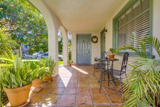 1021 Havenhurst Dr in Los Angeles, CA - Building Photo - Building Photo
