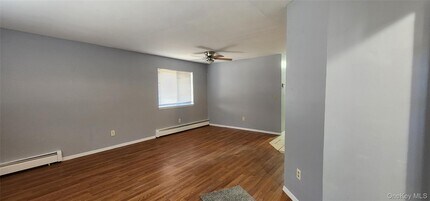 12 Hart Pl in Mastic, NY - Building Photo - Building Photo