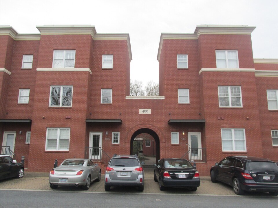 400 Clarice Ave in Charlotte, NC - Building Photo