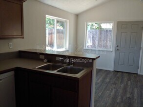 1424 NW 9th St in Redmond, OR - Building Photo - Building Photo