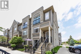 5035-5035 Oscar Peterson Blvd in Mississauga, ON - Building Photo - Building Photo