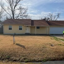 1118 E Goode St in Quitman, TX - Building Photo