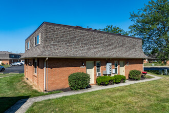 Aries Court in Columbus, OH - Foto de edificio - Building Photo