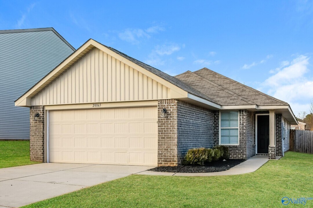 28065 Chasebrook Dr in Harvest, AL - Building Photo