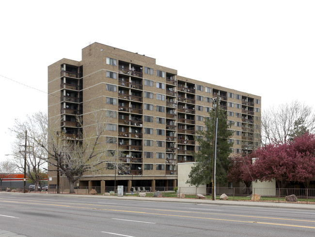 Mountain Towers and  Elliot Cottages in Denver, CO - Building Photo - Building Photo