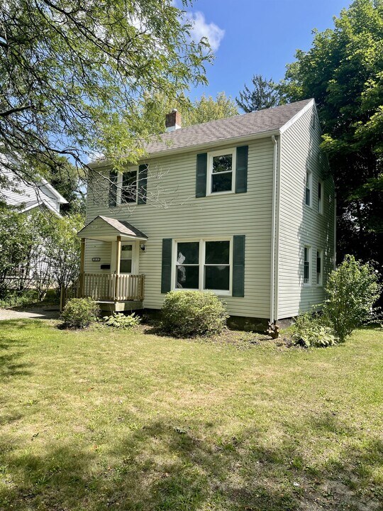 1079 Orlando Ave in Akron, OH - Building Photo