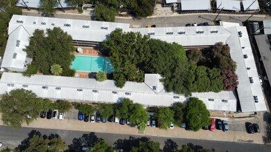 300 Crockett St, Unit 308 in Austin, TX - Building Photo - Building Photo