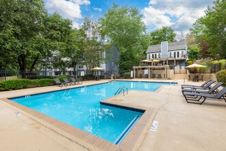 SoCo Apartments at Vinings in Smyrna, GA - Foto de edificio - Building Photo