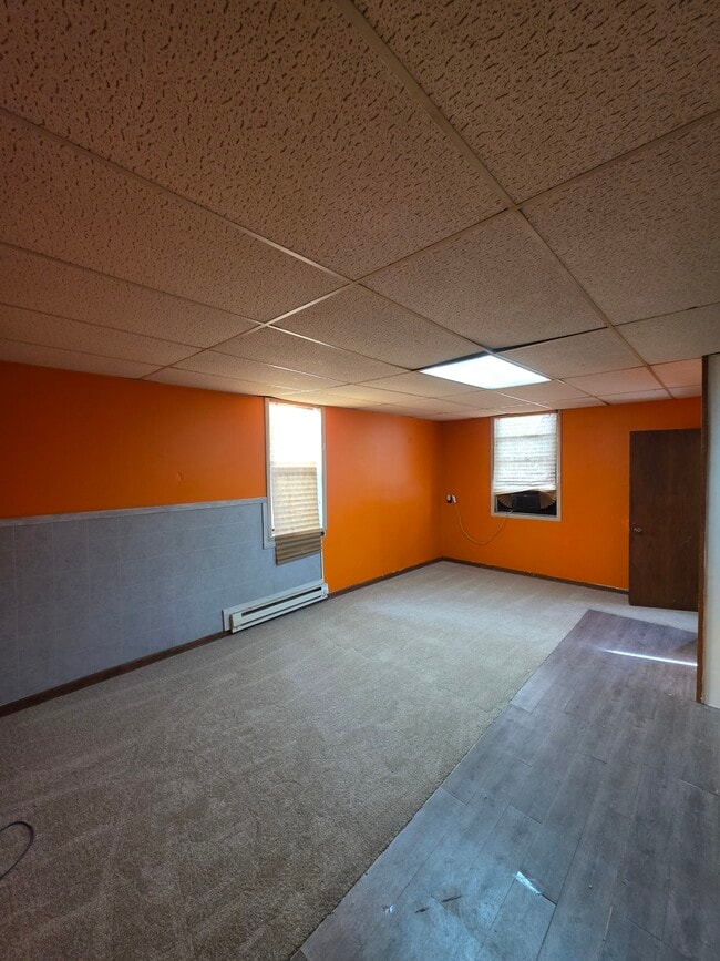 410 7th St, Unit E in Charleston, IL - Foto de edificio - Building Photo