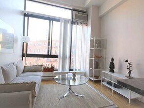 12 Stoneholm St, Unit 5 in Boston, MA - Building Photo - Building Photo