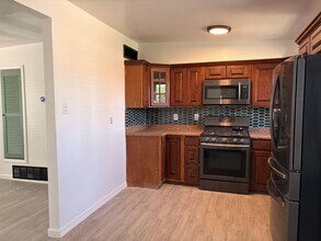 10404 Omega Cir in El Paso, TX - Building Photo - Building Photo