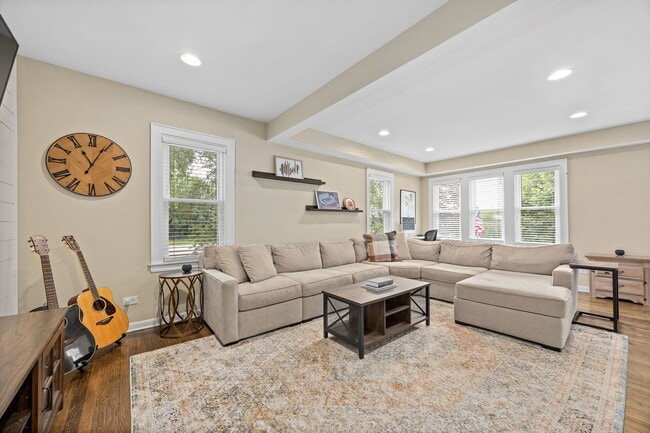 7 Cumnor Rd in Westmont, IL - Building Photo - Building Photo