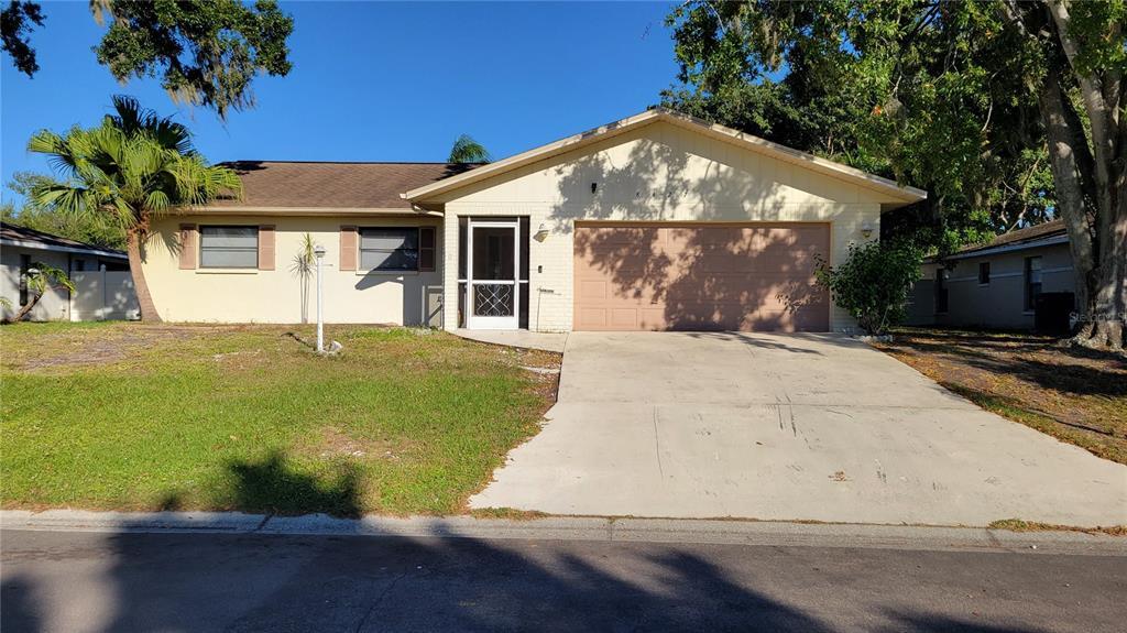8427 Brandeis Cir E in Sarasota, FL - Building Photo