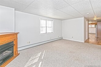 15 Indian Hill Ln in Newtown, CT - Building Photo - Building Photo