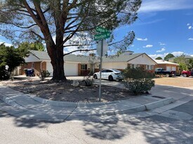 1401 Cagua Dr NE in Albuquerque, NM - Building Photo