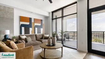 221 Main St N in St. Petersburg, FL - Building Photo