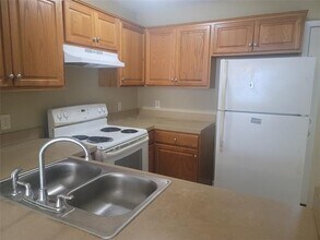 106 Austin Stone Dr in Duncanville, TX - Foto de edificio - Building Photo