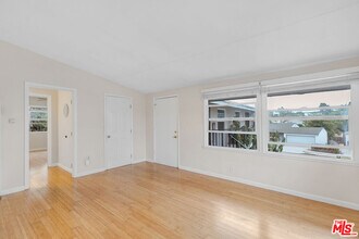 12021 Louise Ave in Los Angeles, CA - Building Photo - Building Photo