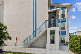 315 Medallion Blvd, Unit E in North Redington Beach, FL - Building Photo - Building Photo