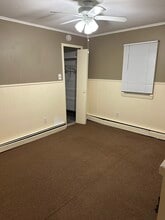 1547 Cleveland Ave, Unit Right side in East Meadow, NY - Foto de edificio - Building Photo