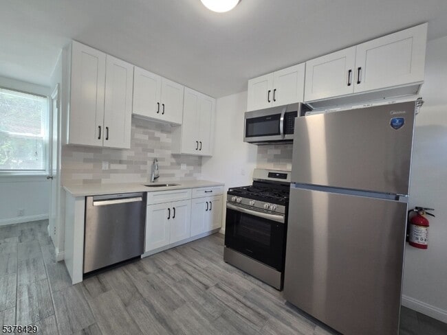 128 1st St in Pequannock Township, NJ - Building Photo - Building Photo