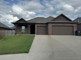 14083 S Lansing Ave in Glenpool, OK - Building Photo