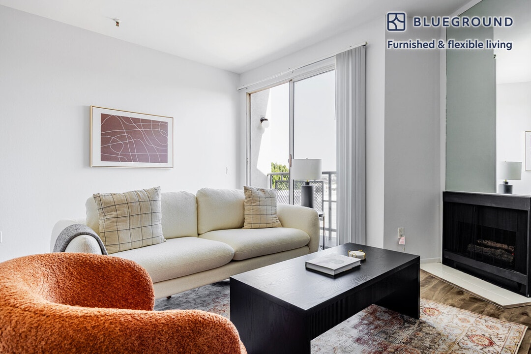 1443 N Fuller Ave, Unit FL4-ID1346 in Los Angeles, CA - Building Photo