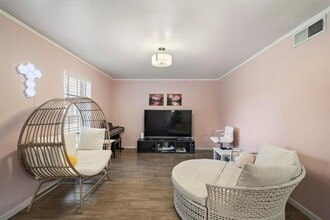 8931 Gaylord Dr in Houston, TX - Building Photo - Building Photo