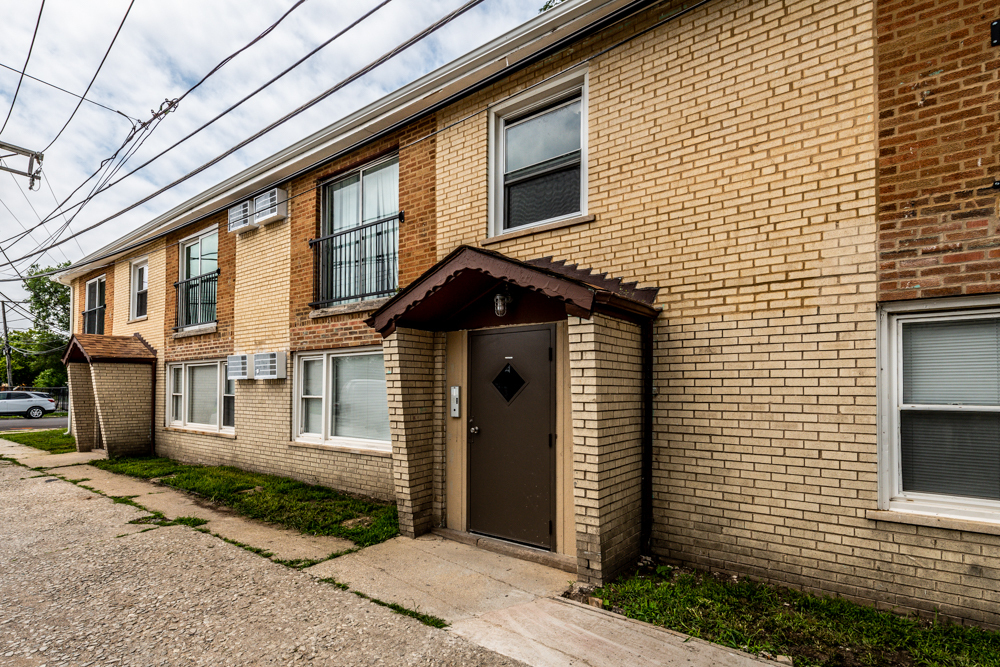 1516-1518 E 70th St in Chicago, IL - Building Photo