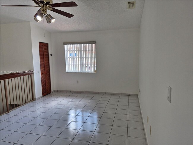 2246 W 74th St, Unit 201-10 in Hialeah, FL - Building Photo - Building Photo