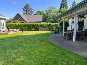 450 Walnut Ln in Eugene, OR - Building Photo - Building Photo
