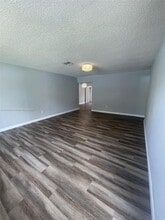 262 Northwest Dr, Unit 262 in Miami, FL - Building Photo - Building Photo