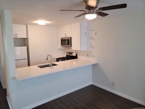 241 50th St in San Diego, CA - Foto de edificio - Building Photo