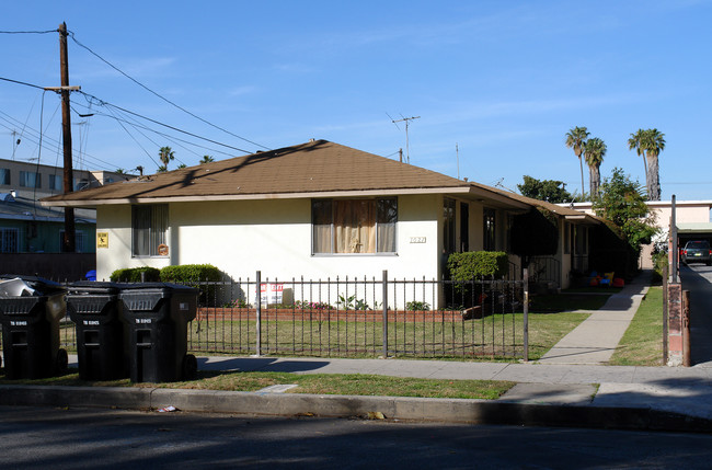 1027 S Myrtle Ave in Inglewood, CA - Building Photo - Building Photo